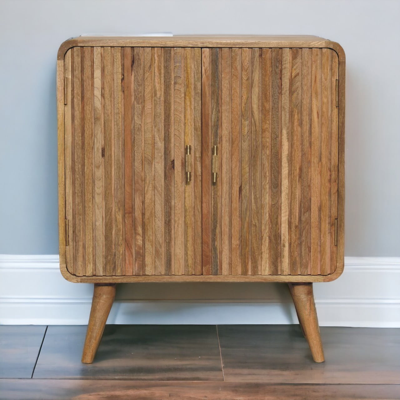 WillowStone T-bar Ridged Cabinet